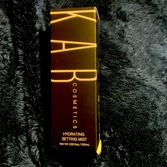 KAB Cosmetics Hydrating Setting Mist, 100 mL - Picture 3 of 4